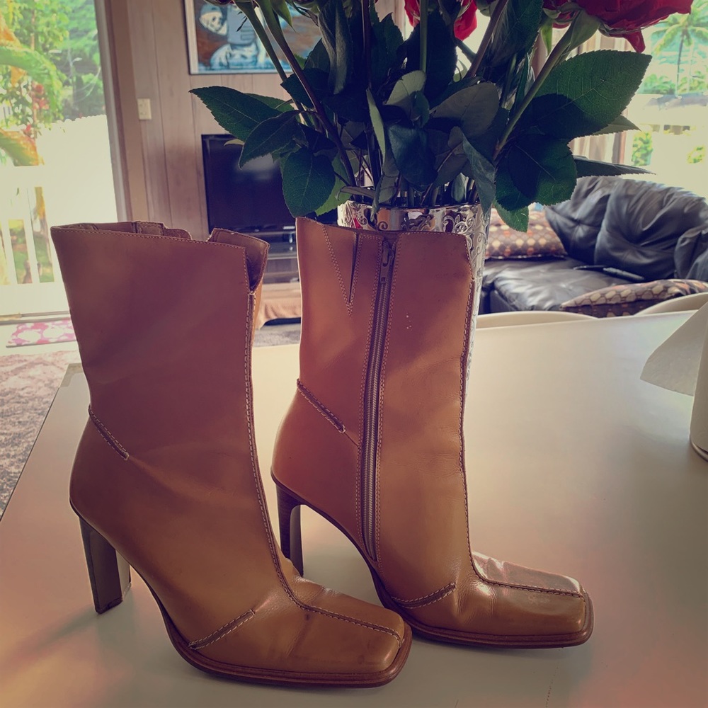 Hillard & Hanson leather boots